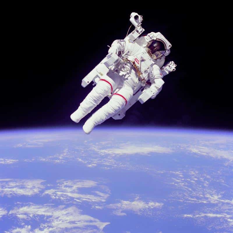 astronaut i rymden.